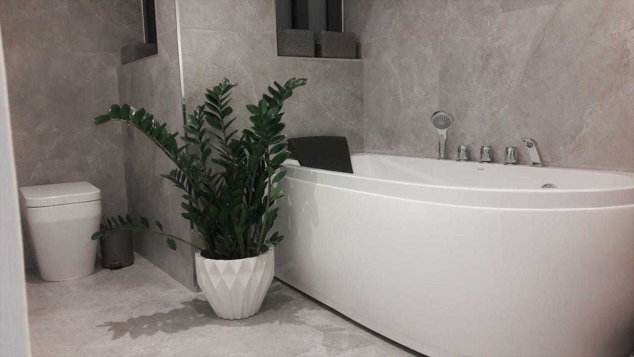 Duplex Maisonette With Heated P-Pool And Jacuzzi Saint Julian's エクステリア 写真