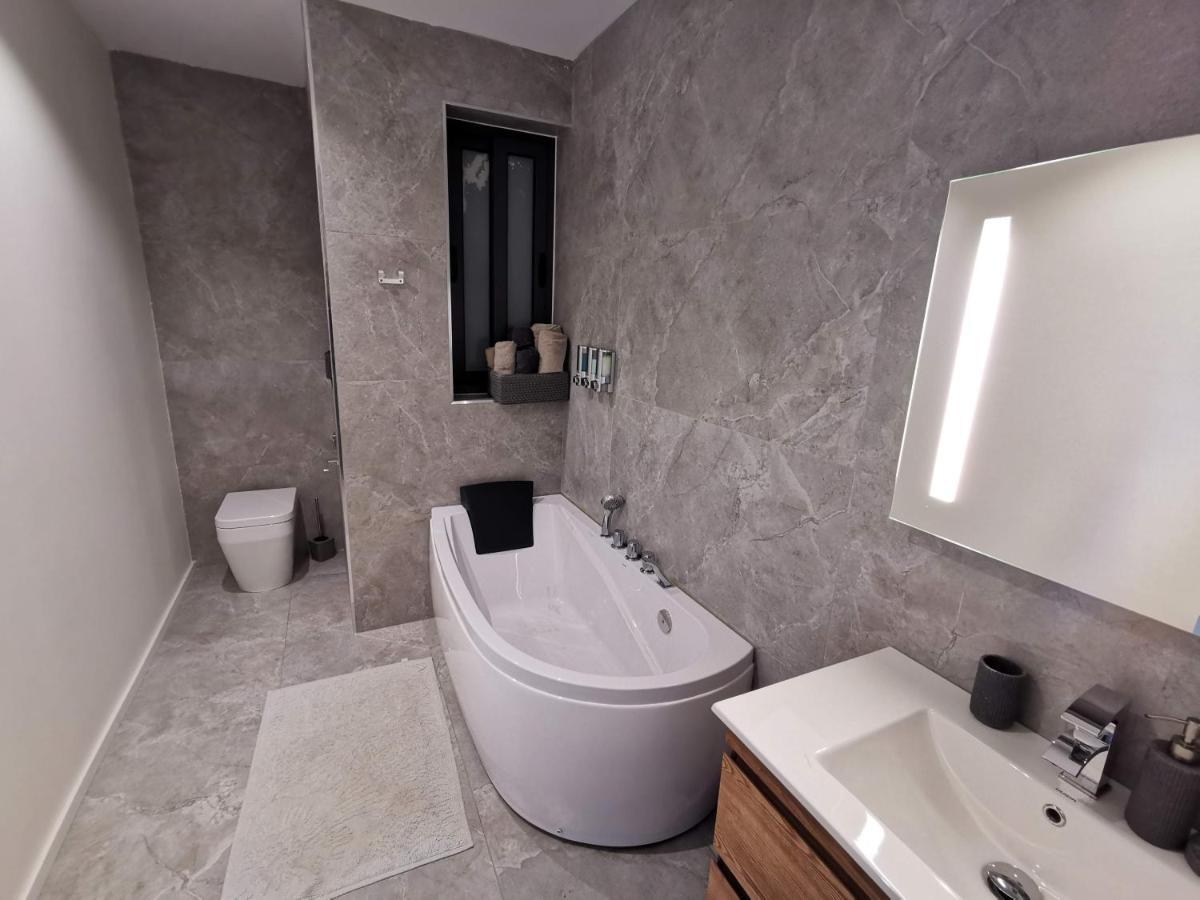 Duplex Maisonette With Heated P-Pool And Jacuzzi Saint Julian's エクステリア 写真