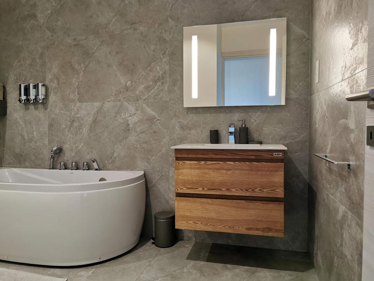 Duplex Maisonette With Heated P-Pool And Jacuzzi Saint Julian's エクステリア 写真